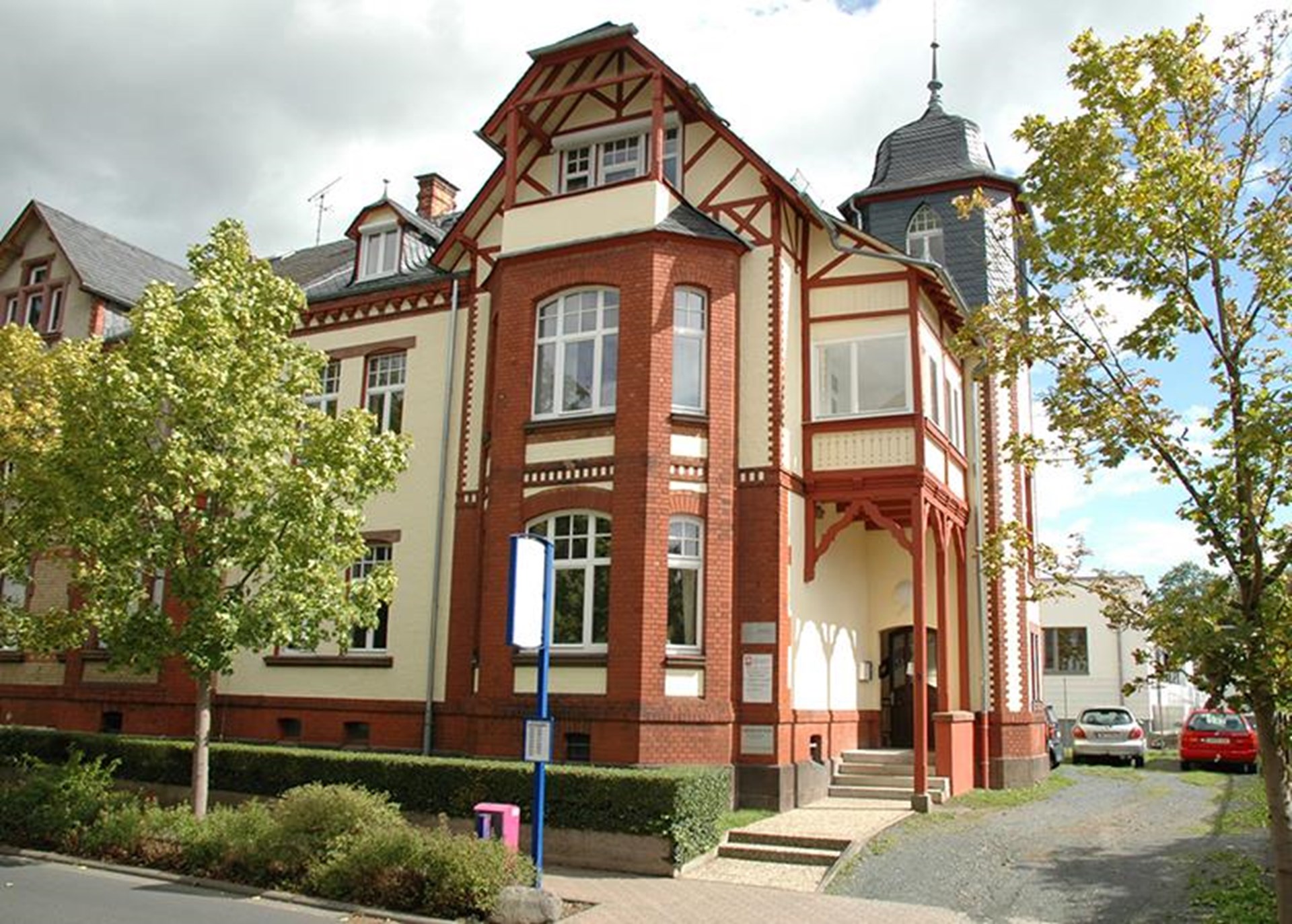 Gebäude mit Beratungsstellen der Caritas in Weilburg.