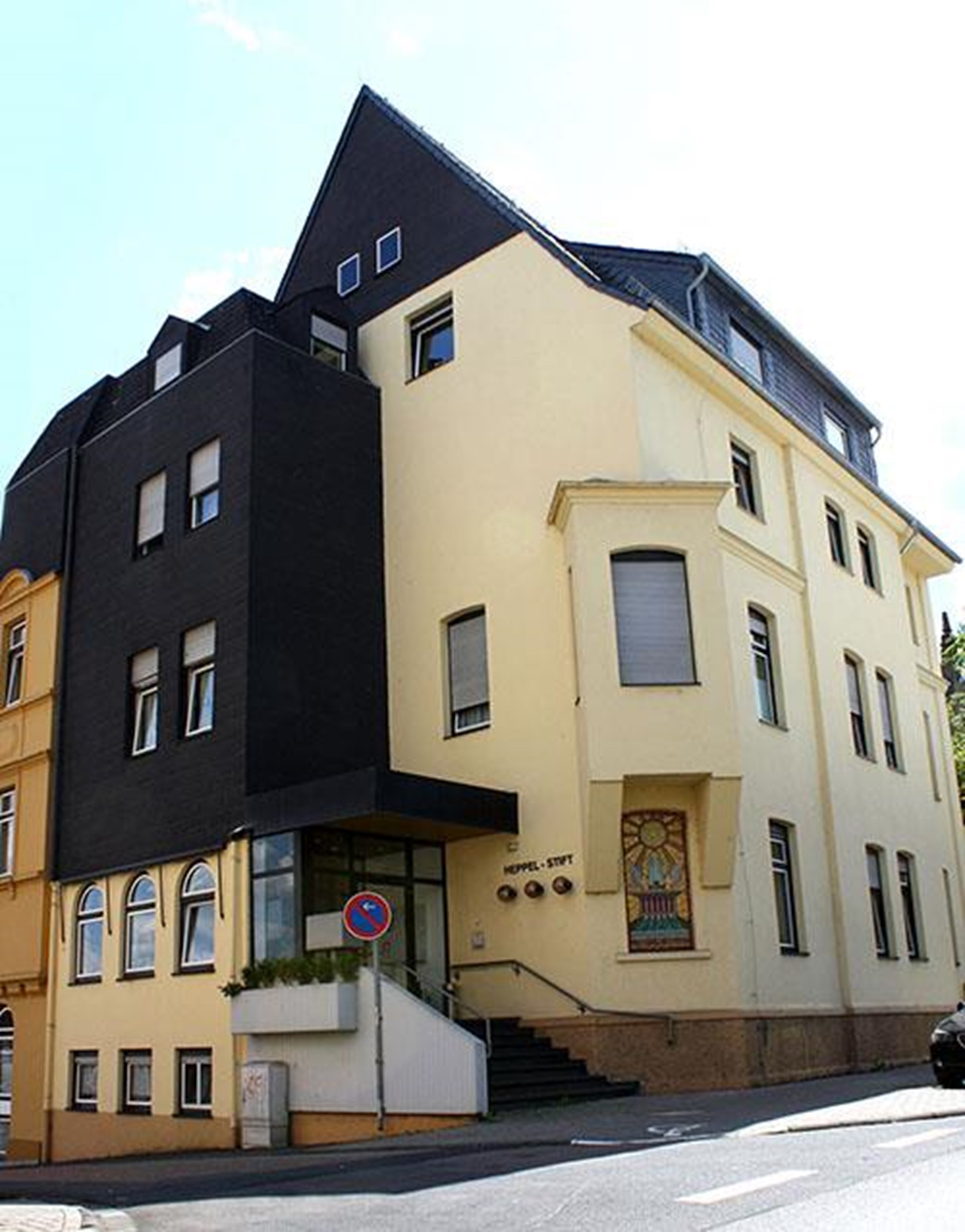 Der Haupteingang zum Heppelstift in der Diezer Straße